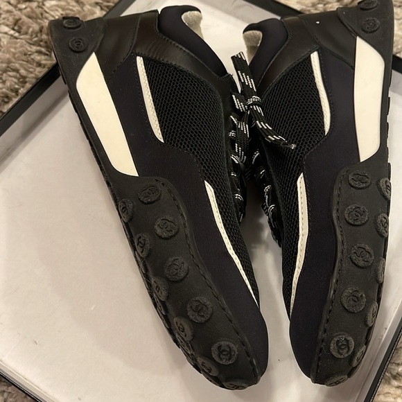 Chanel women’s navy blue sneakers in size 37.5 - Picture 7 of 8